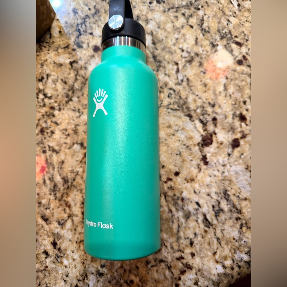 Hydro Flask 18 oz standard mouth with flex cap